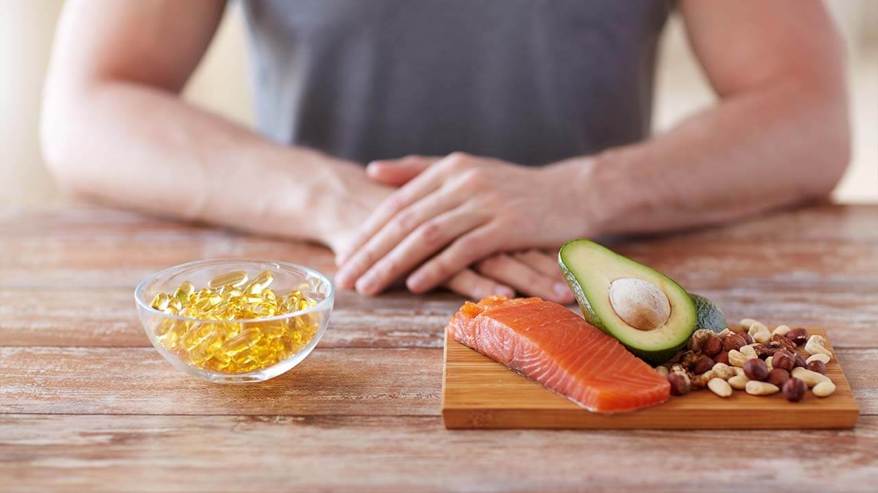 Vitamín B3: Ako niacín a jeho formy chránia telo pred starnutím 7 Zdravý tanier so zdrojmi vitamínu B3