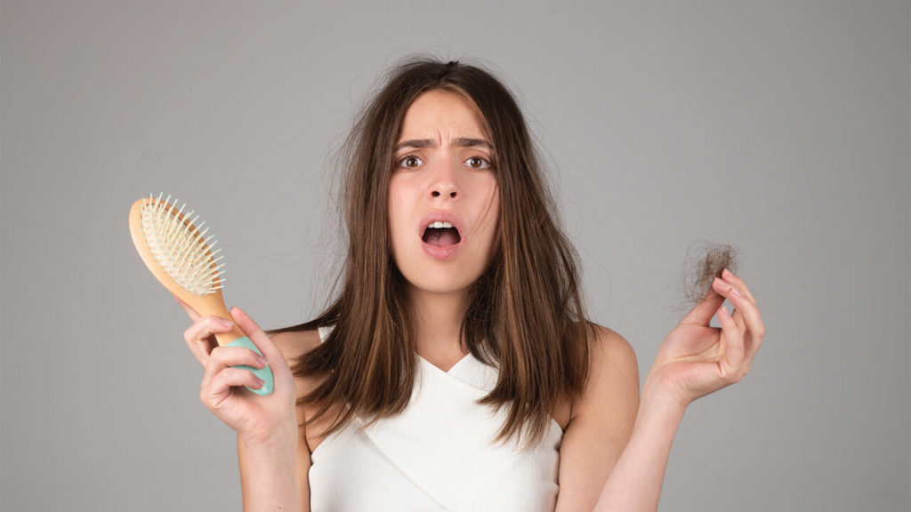 Ako zastaviť nadmerné vypadávanie vlasov na jar?