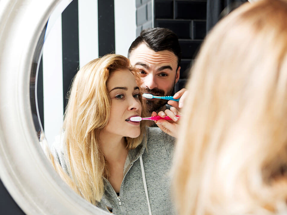 Ústna dutina ako zrkadlo zdravia: Prečo je návrat k živej strave a čistote bez fluóru cestou k nezničiteľným zubom